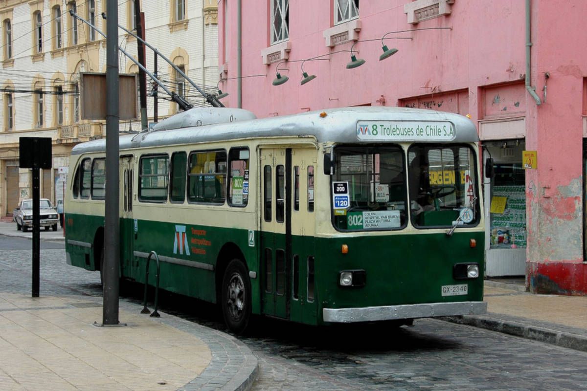 Trolley bus in Santiago's city centre