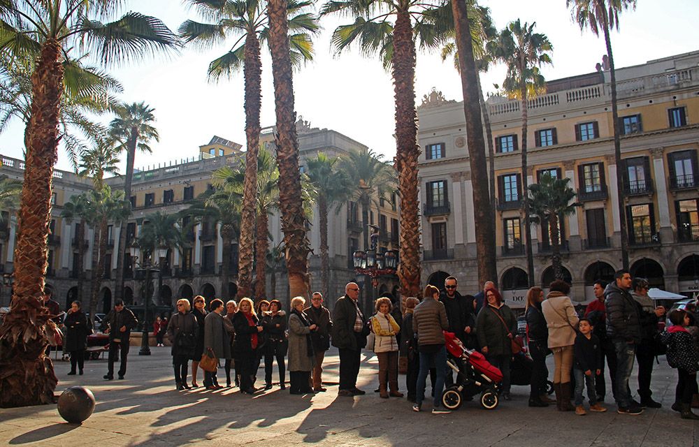 Queuing for an ice cream at Placa Reial in Barcelona, Spain