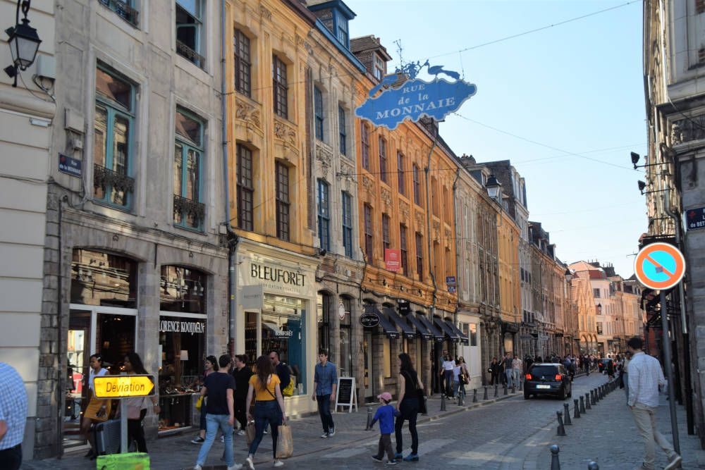 Rue de Monnaie in Lille, France