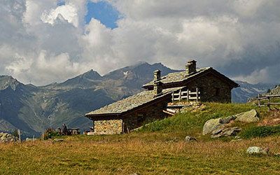 Hut tour in Mont Avic Nature Park