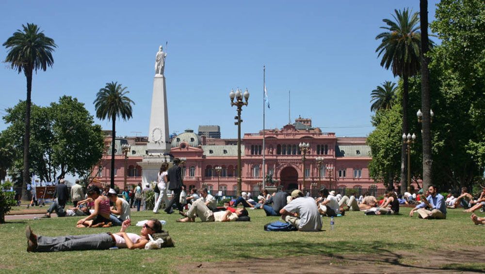 silver-travellers-argentina-highlight-buenos-aires-plaza-de-mayo-mobile Plaza de Mayo