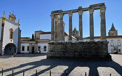 Hiking and biking in and around hilly Évora
