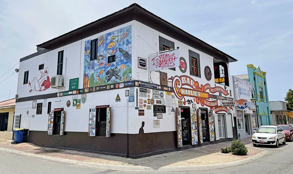 silver-travellers-dutch-caribbean-aruba-highlight-san-nicolas-charlies-bar-mobile Charlie's Bar
