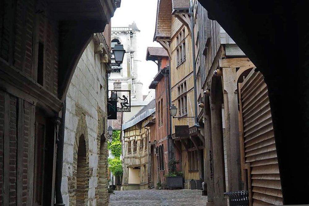 Alley in Troyes