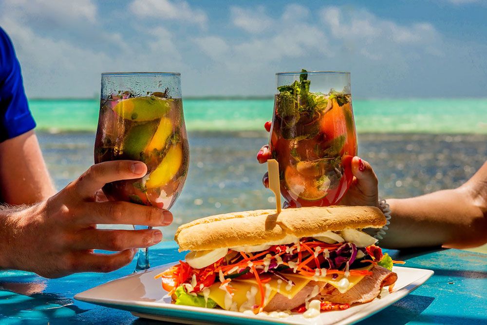 silver-travellers-dutch-caribbean-bonaire-highlight-culinary-bonaire-cocktails-mobile Cocktails