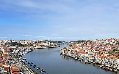 Cycling through Porto, city of six bridges