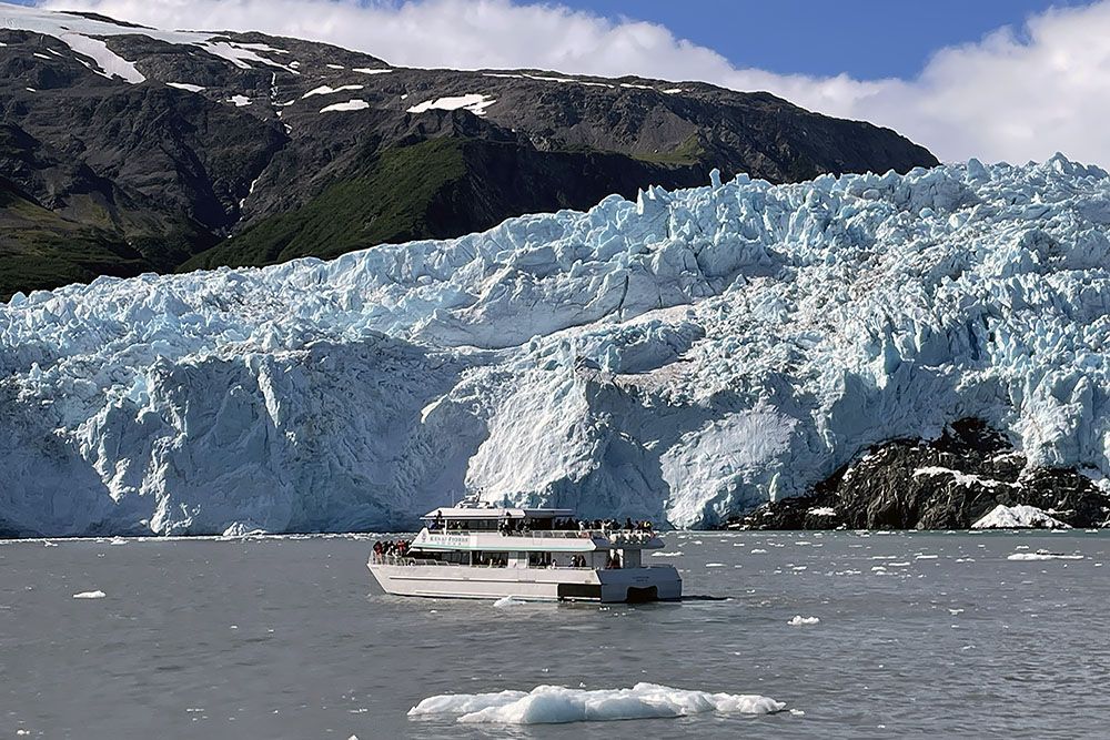 Tour boat