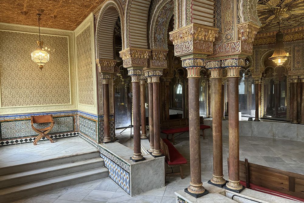 silver-travellers-spain-highlight-caminos-de-pasion-part2-utrera-mirrors-mobile House full of mirrors in Utrera