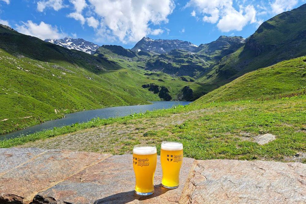 silver-travellers-france-highlight-hike-lac-du-lou-beers-mobile Beers