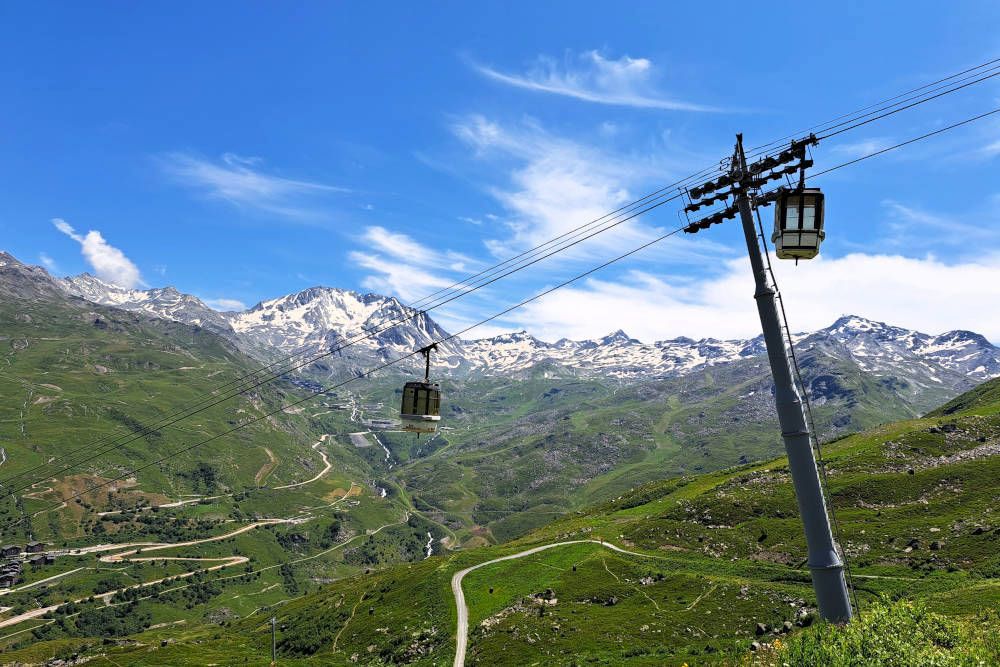 silver-travellers-france-highlight-hike-lac-du-lou-gondola-mobile Gondola