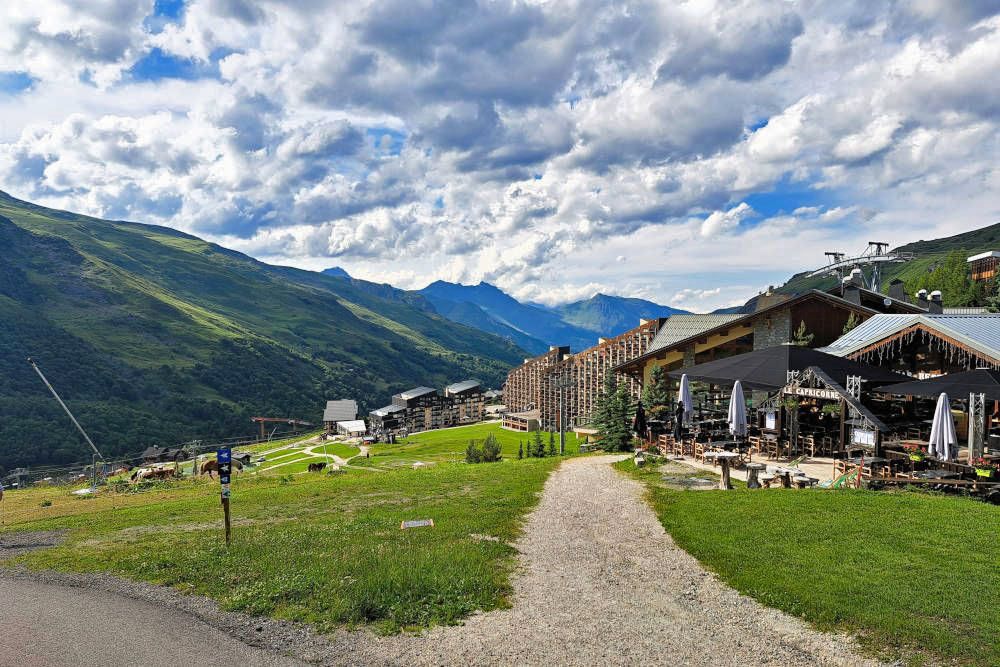 silver-travellers-france-highlight-hike-lac-du-lou-les-menuires-mobile Les Menuires
