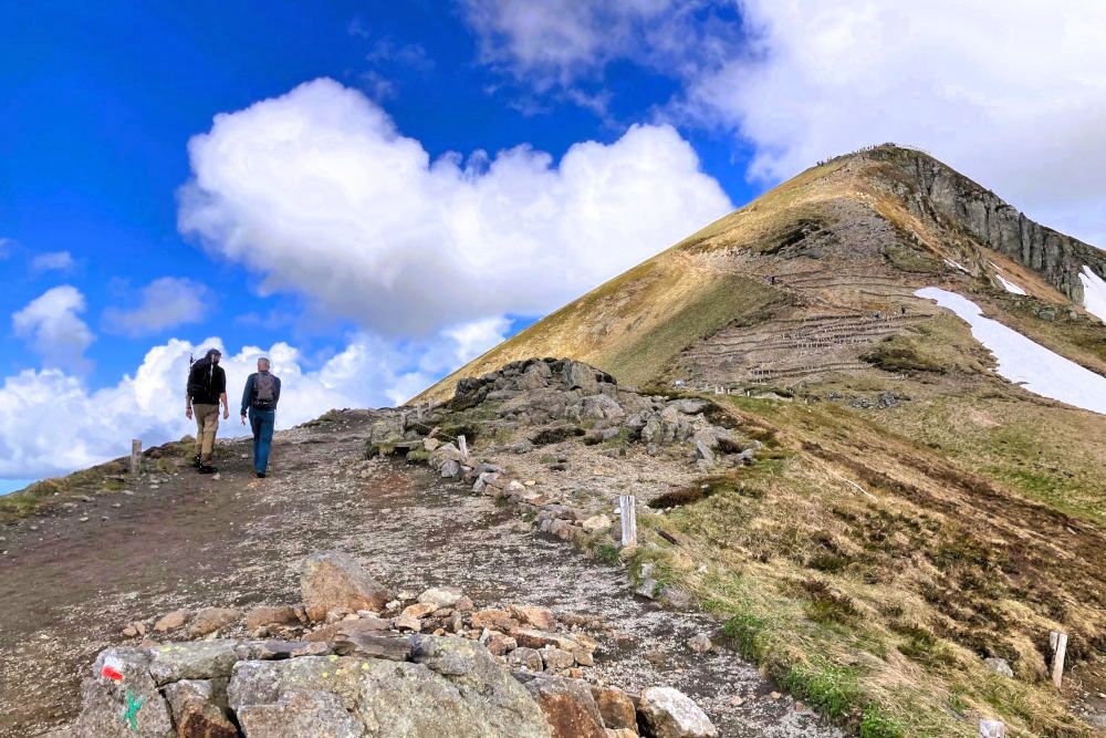 silver-travellers-france-highlight-puy-de-sancy-climbing-mobile Steep climb