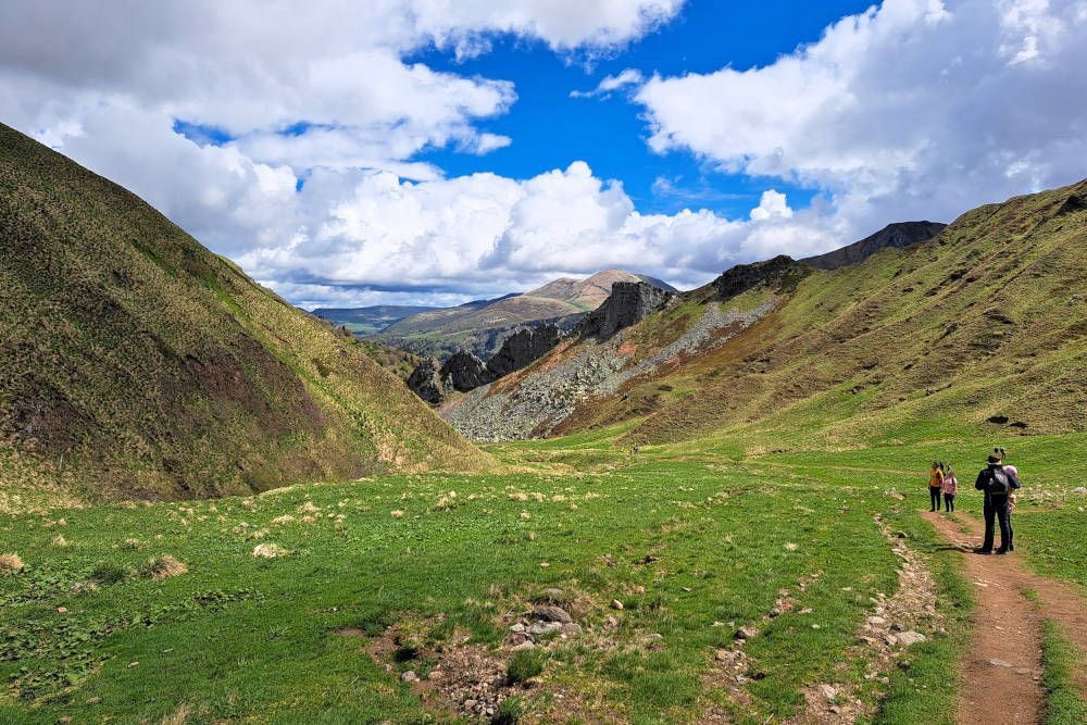 silver-travellers-france-highlight-puy-de-sancy-descending-mobile Descending