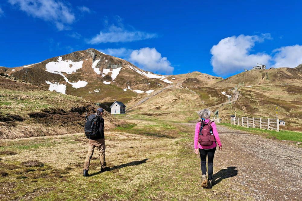 silver-travellers-france-highlight-puy-de-sancy-hikers-mobile Hikers