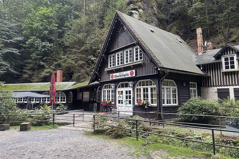 silver-travellers-germany-highlight-malerweg-stage1-gasthaus-mobiel gasthaus