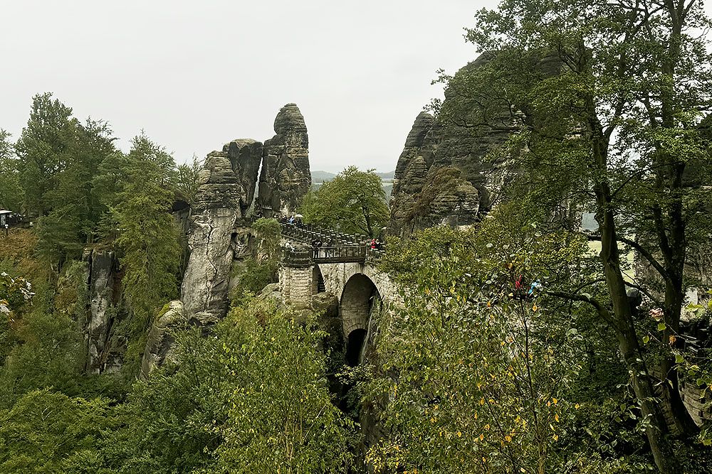 silver-travellers-germany-highlight-malerweg-stage2-bastei-bridge-rain-mobiel Bastei bridge