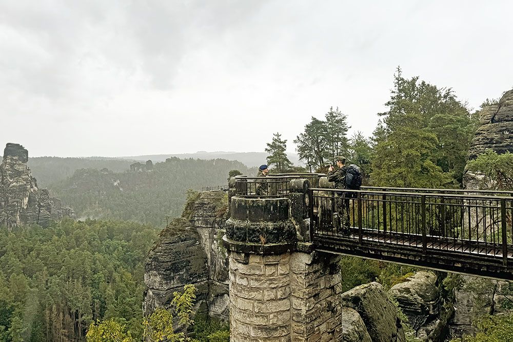 silver-travellers-germany-highlight-malerweg-stage2-bastei-picture-mobiel Selfie time