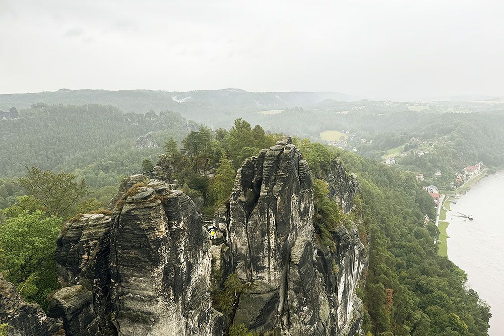 silver-travellers-germany-highlight-malerweg-stage2-view-rock-elbe-mobiel Rock along the Elbe