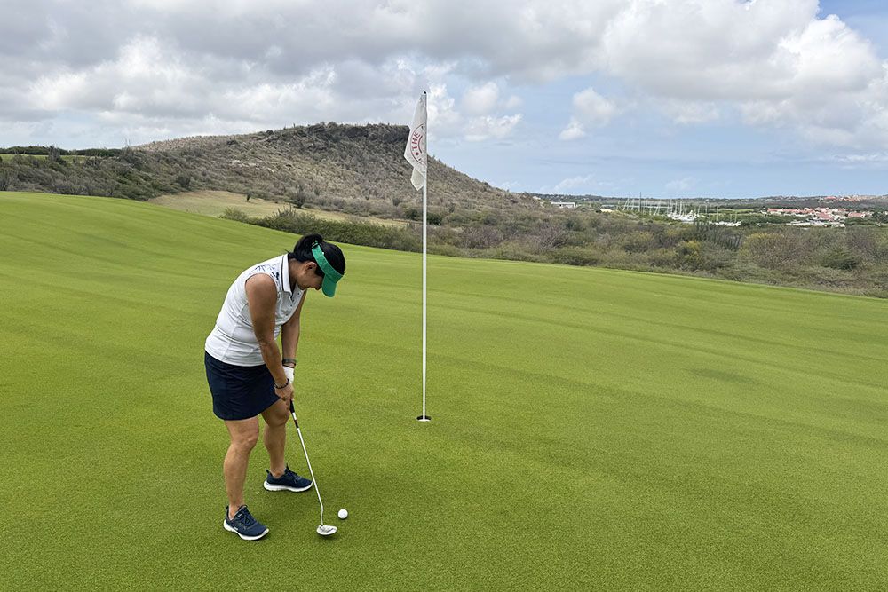 silver-travellers-dutch-caribbean-curacao-highlight-golf--old-quarry-mirjam-mobile Mirjam
