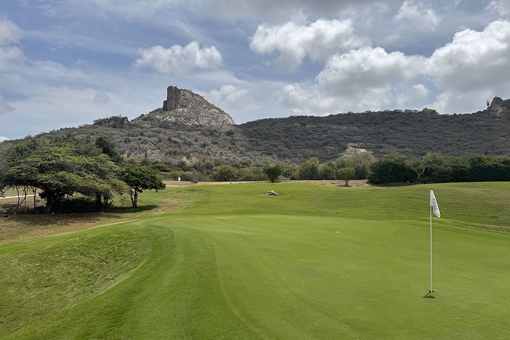 silver-travellers-dutch-caribbean-curacao-highlight-golf-old-quarry2-mobile Old Quarry - green