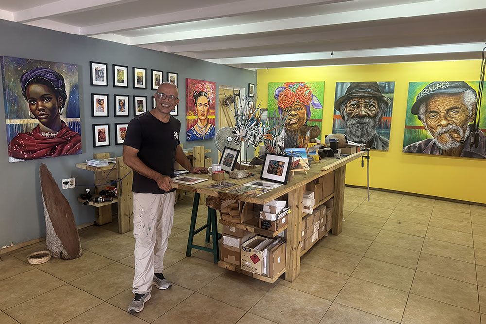 silver-travellers-dutch-caribbean-curacao-highlight-willemstad-part1-aldemar-lourens-mobile Aldemar Lourens