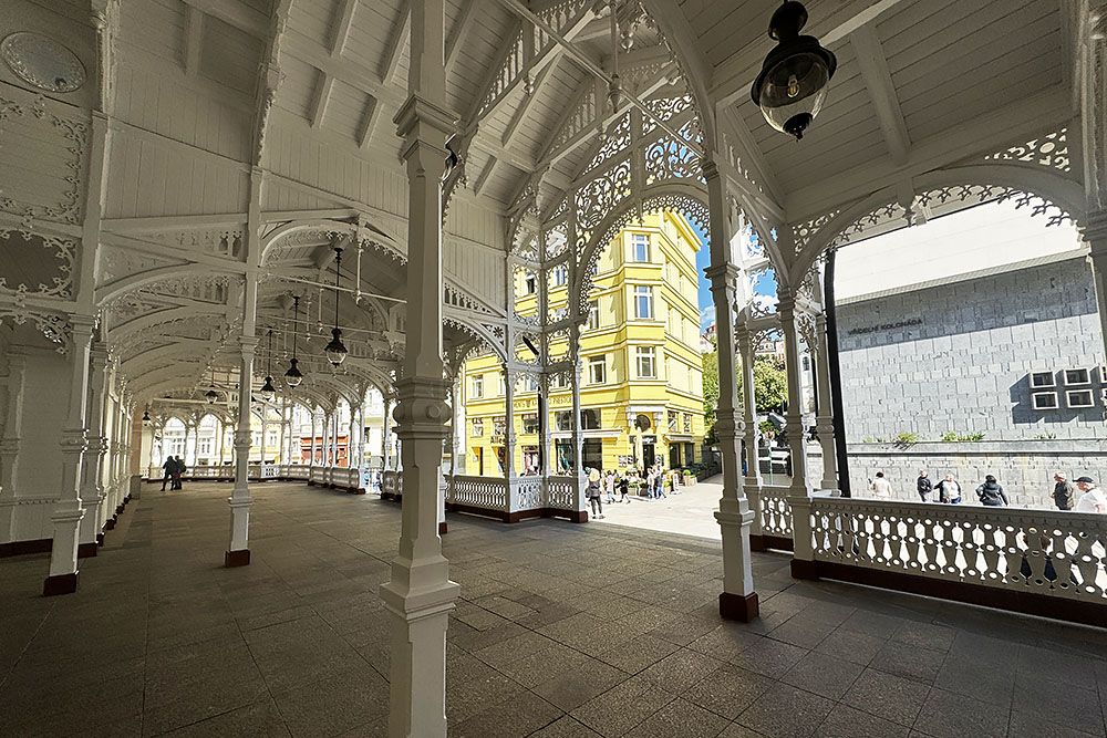 silver-travellers-czech-republic-highlight-carlsbad-colonnade-mobile Colonnade