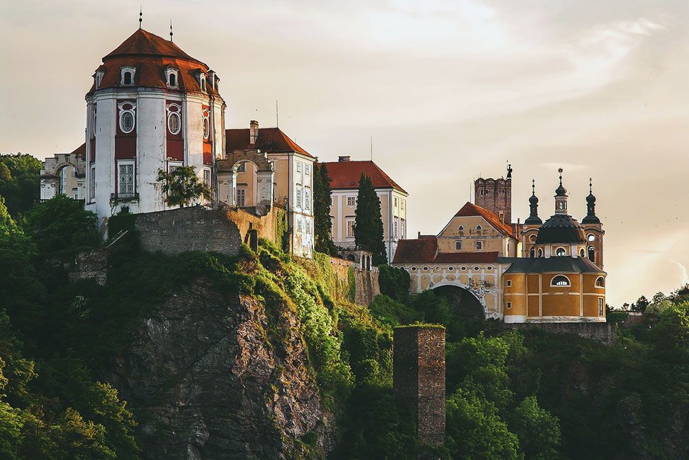silver-travellers-czech-republic-historical-buildings-mobile Historical buildings