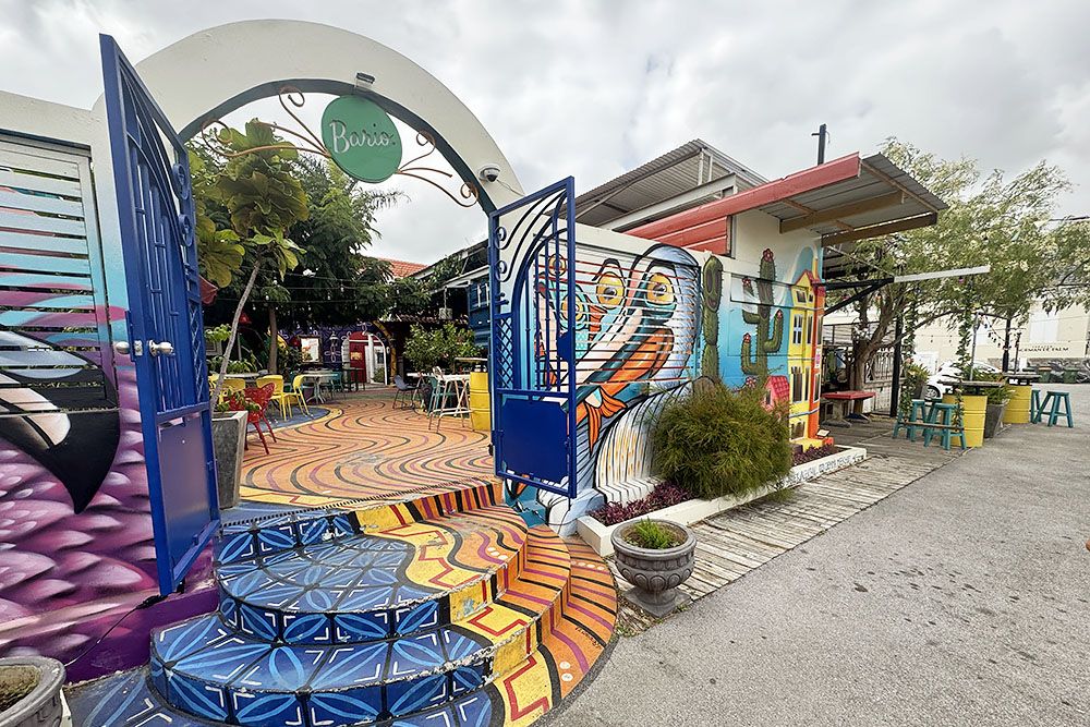 silver-travellers-dutch-caribbean-curacao-highlight-willemstad-part2-otrobanda-barrio-mobile Bario Food Yard – Urban Street Food with Character