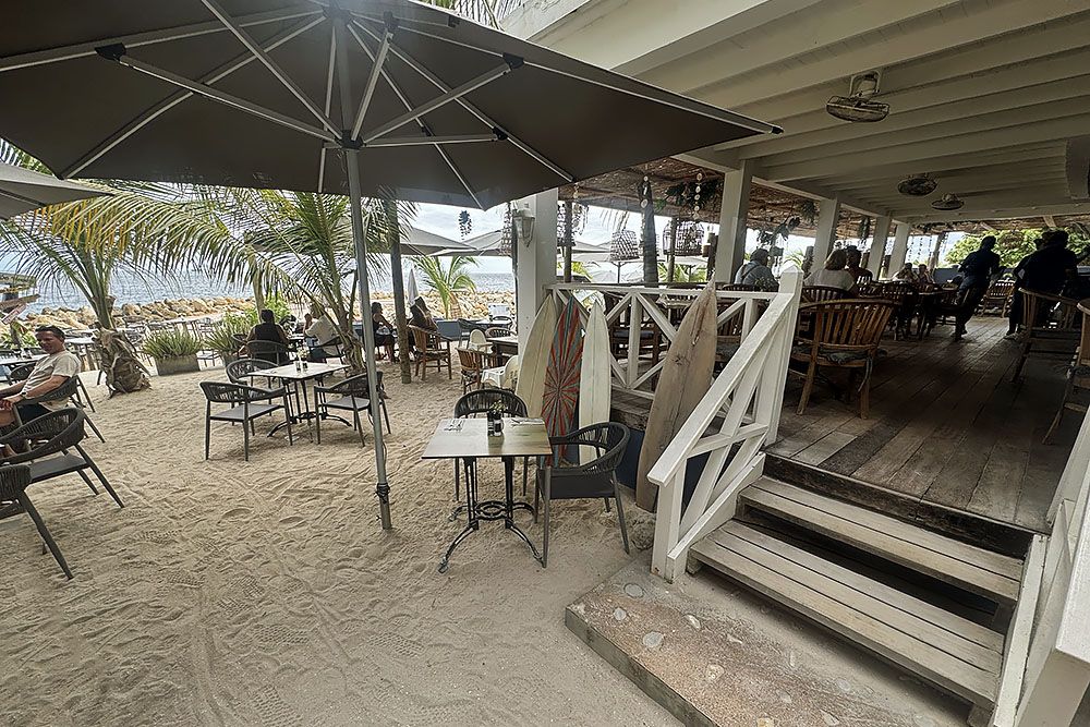 silver-travellers-dutch-caribbean-curacao-highlight-willemstad-part2-pietermaai-beach-bar-mobile Beach bar in Pietermaai, Willemstad, Curaçao