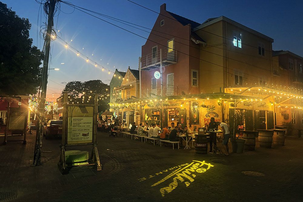 silver-travellers-dutch-caribbean-curacao-highlight-willemstad-part2-pietermaai-eatery-mobile Eatery in Pietermaai