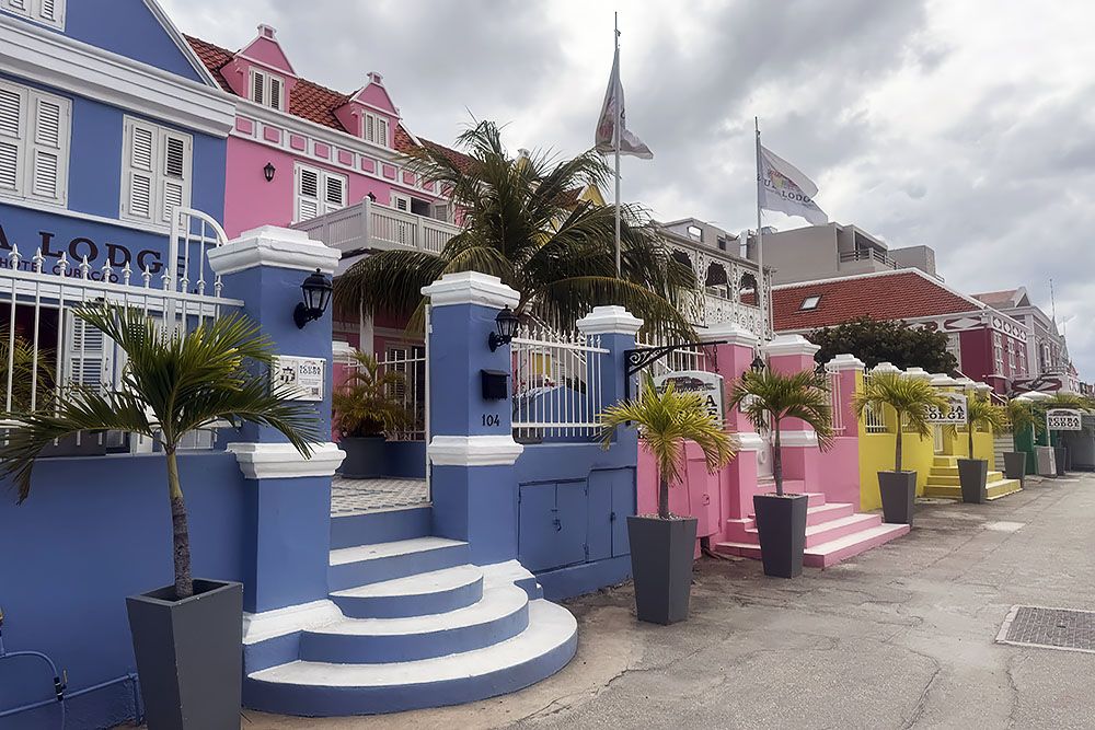 silver-travellers-dutch-caribbean-curacao-highlight-willemstad-part2-pietermaai-renovation-mobile Renovation project in Pietermaai