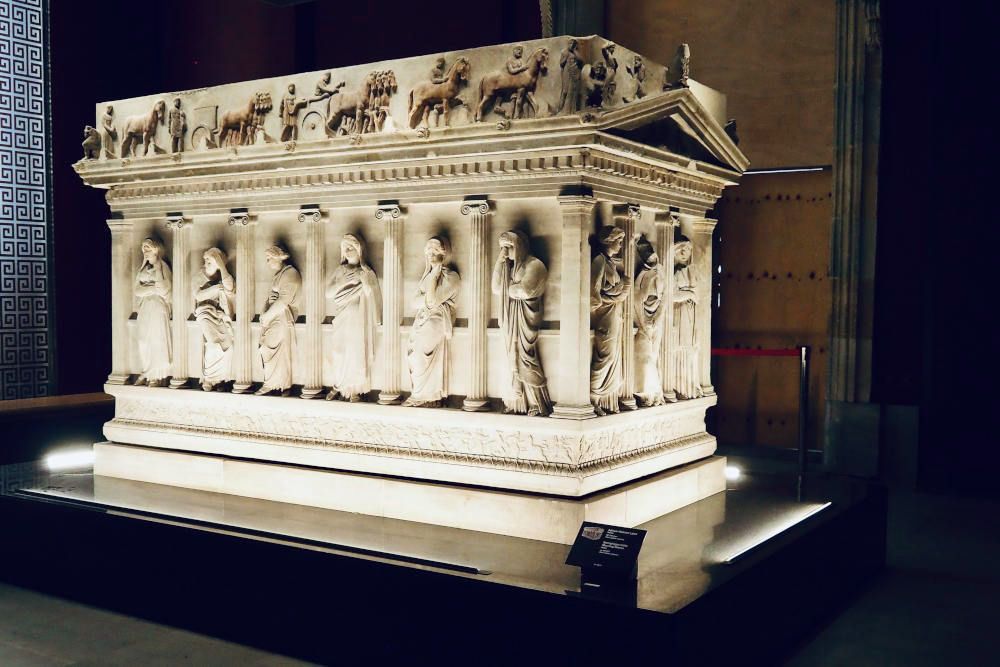 silver-travellers-turkiye-highlight-istanbul-museum-tomb-mobile Tomb