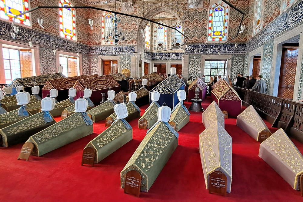 silver-travellers-turkiye-highlight-istanbul-tombs-mobile Tombs