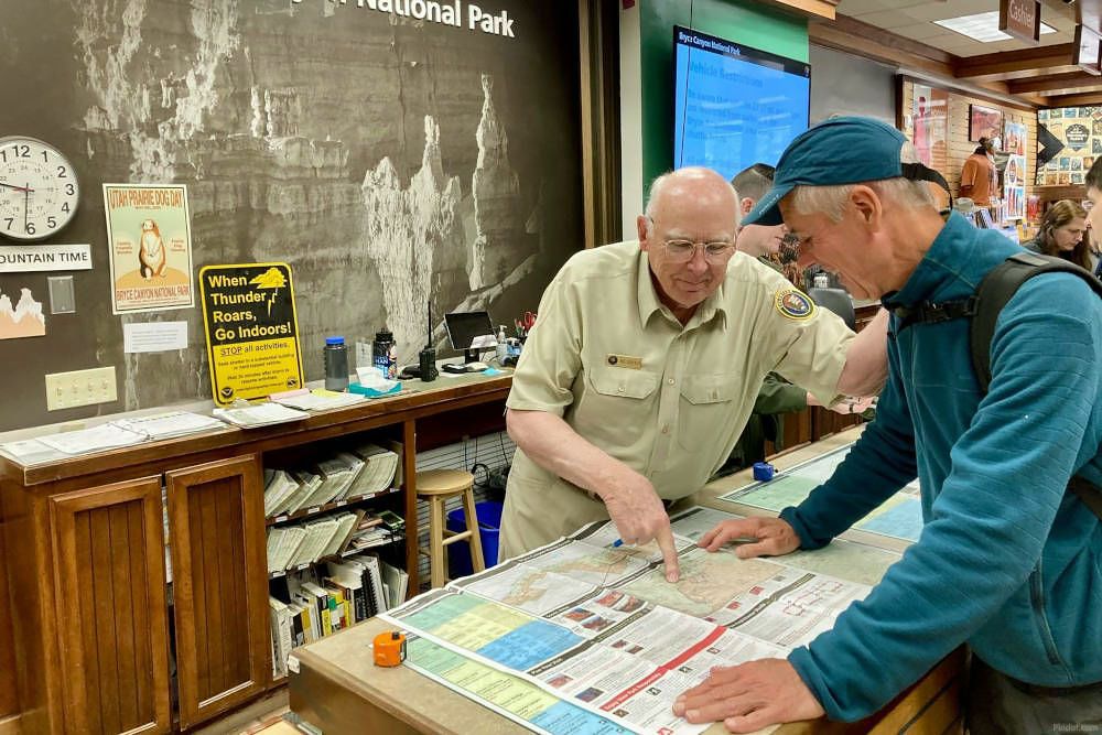 silver-travellers-usa-highlight-national-parks-swusa-ranger-mobile Ranger in one of the Best national parks in Southwest America