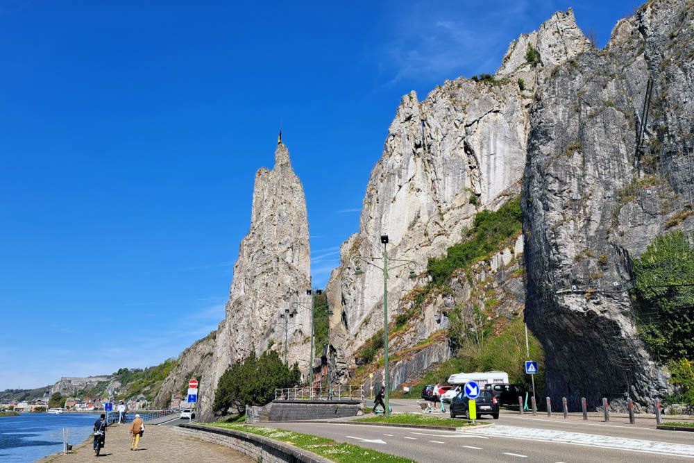 Split rock formation