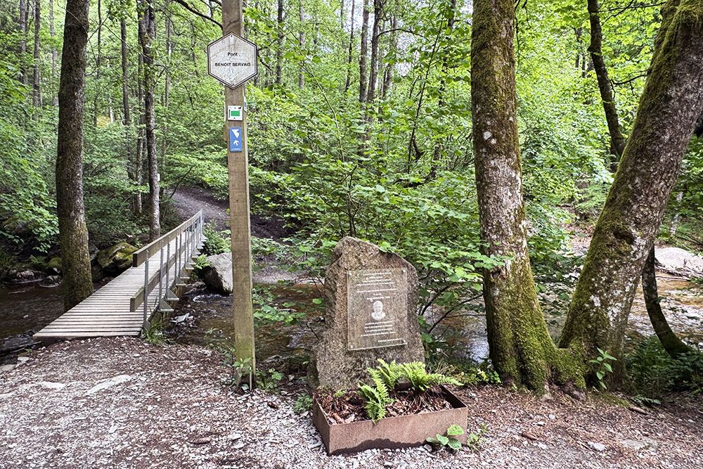 Memorial stone with a portrait of Benoît Servais, a man that spent many years promoting hiking tourism around Malmedy and Waimes.