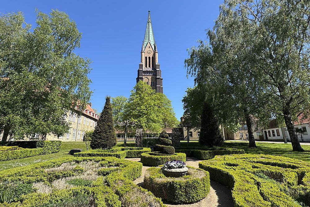 Small park in Schleswig with view of the cathedral